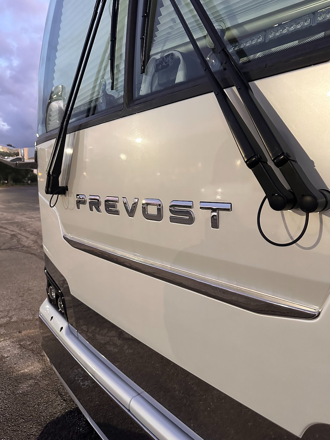Professional Tour Bus Cleaning in Tulsa, OK – Fleet Washing You Can Trust